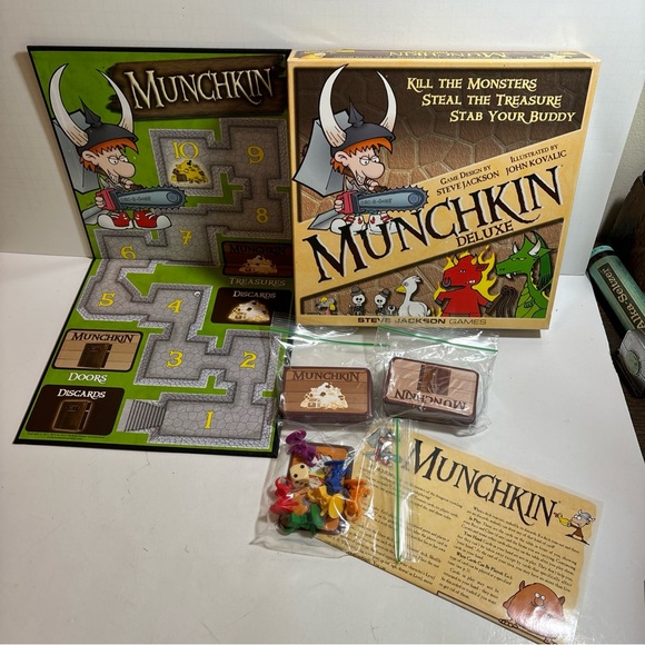 Steve Jackson Games Munchkin Deluxe Board Game SJG 1483 - 100% Complete - Picture 3 of 4